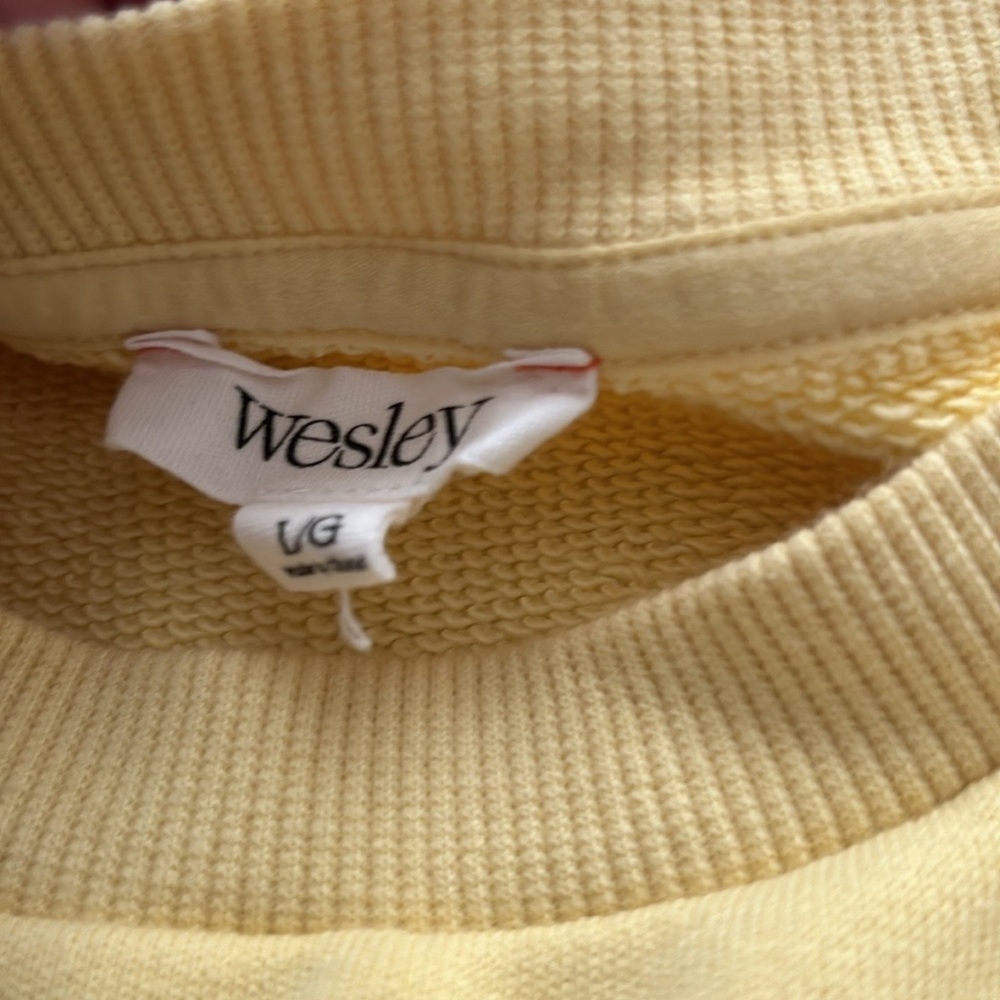 NWOT Wesley Yellow Crewneck, Relaxed Fit  Sweatshirt size L - Picture 2 of 8
